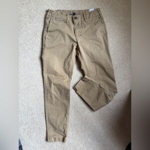 Men’s American Eagle lived-in khakis. Slim, flex. Size 28x30
